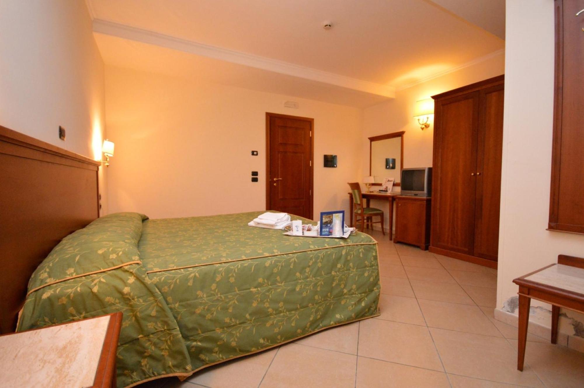 Hotel Residence Il Gabbiano Cirò Marina Værelse billede